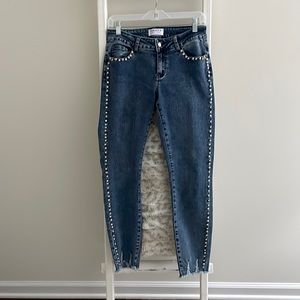 GREAT JEANS 👖 Distressed bottoms with Grommets on both legs and pockets.